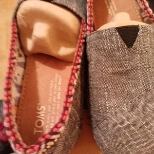 TOMS Classics Chambray Trim SZ 7 Dark Grey